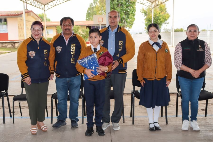 Benefician a Más de Mil 800 Estudiantes de Acatlán Con Apoyos Educativos