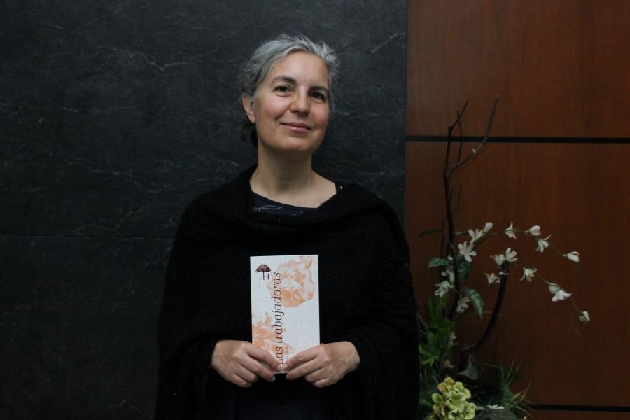 Entre Hilos y Máquinas, Mónica Nepote Presenta Su Obra en FUL 2025