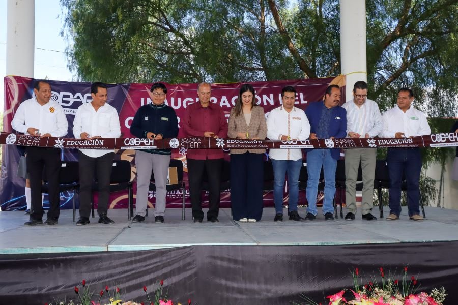 Estudiantes de Ixmiquilpan y Cardonal reciben inversión educativa