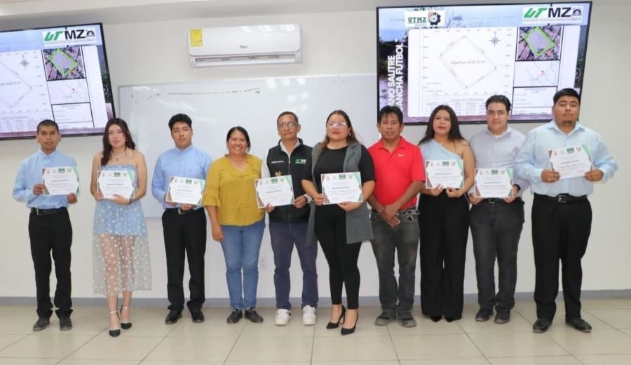 Estudiantes de la UTMZ Entregan Planos Topográficos a Comunidad el Salitre s con la UTEC