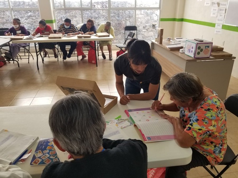 IHEA Reporta Avance en Alfabetización en Zimapán, 147 en Alfabetización en Nivel Inicial, 176 en Primaria en Nivel Intermedio y 375 en Secundaria en Nivel Avanzado.