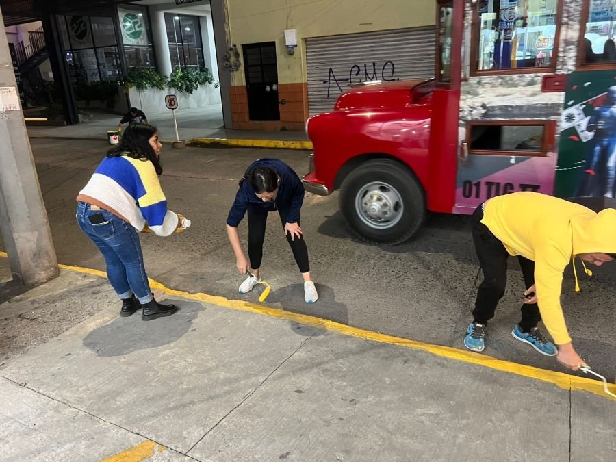 Trabajadores Municipales Realizan Segunda Jornada de Pinta de Guarniciones en Calles y Avenidas de Tulancingo