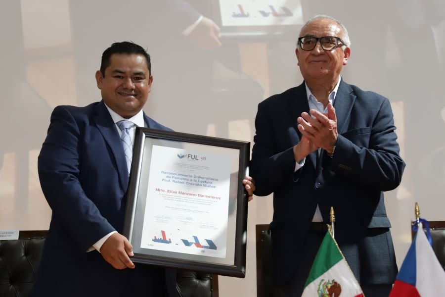 UAEH entrega Reconocimiento de Fomento a la Lectura a Elías Manzano