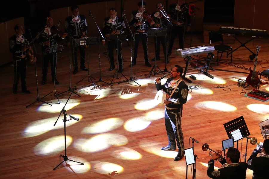Concierto con causa de la UAEH rindió homenaje a Juan Gabriel
