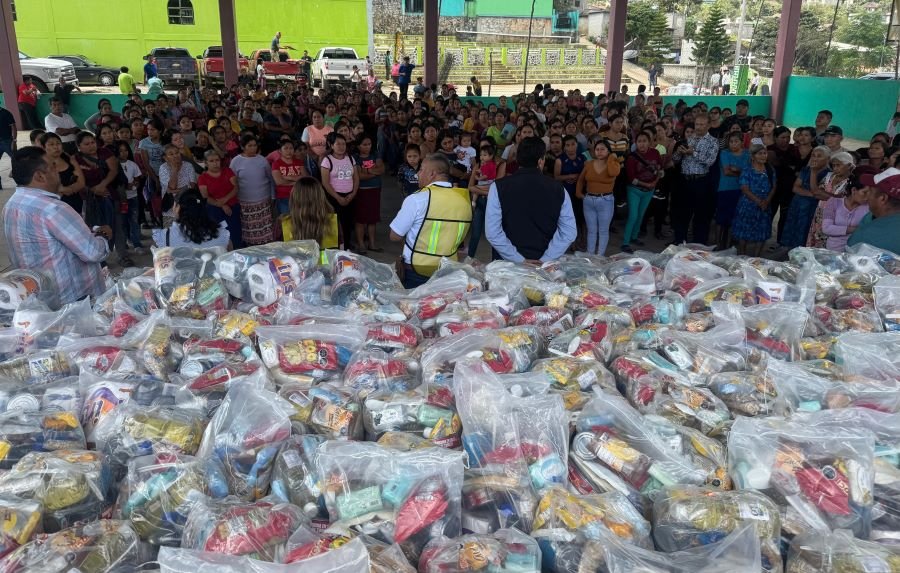 Contraloría Entrega Apoyos a Localidades Afectadas en Tlanchinol