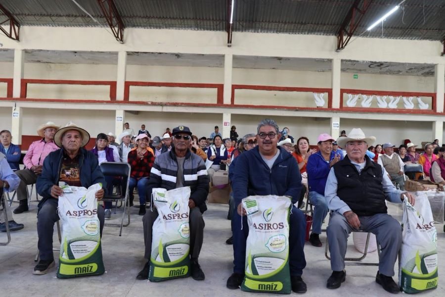 Entregan apoyos a productoras y productores en Emiliano Zapata y Zempoala