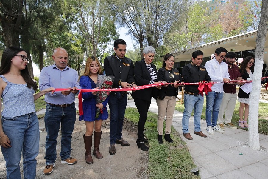 Escuela Preparatoria Número 3 Cierra Aniversario Con Mural y Cápsula del Tiempo