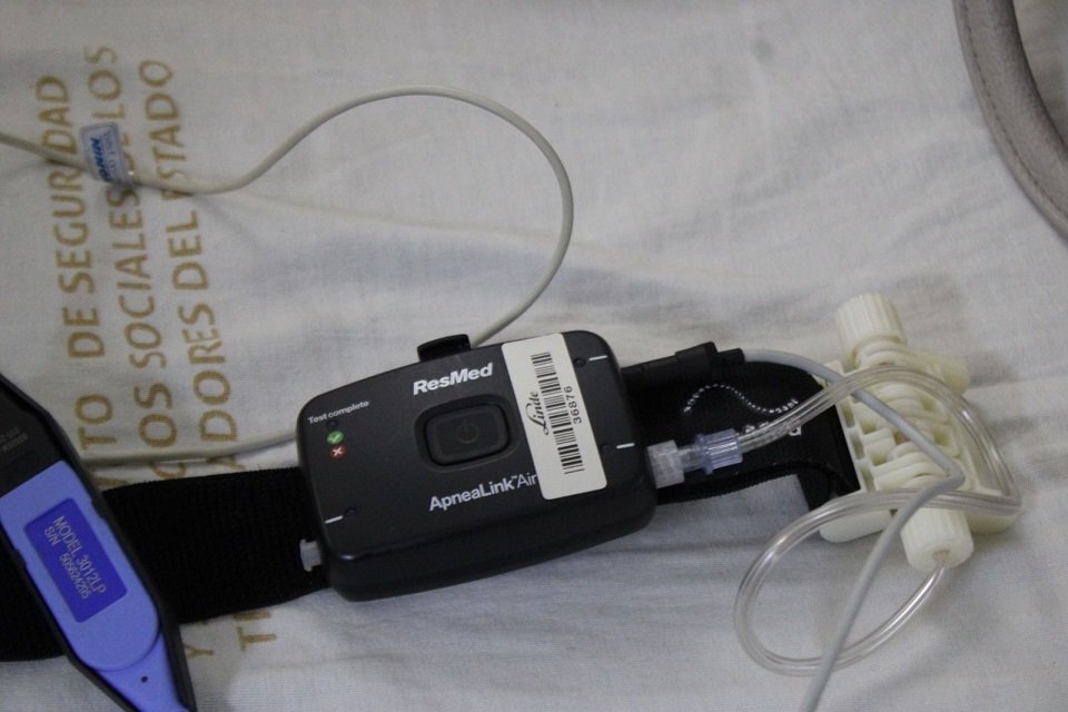 Fortalece Hospital General “Dra. Columba Rivera Osorio” diagnóstico de trastornos del sueño con polígrafo respiratorio