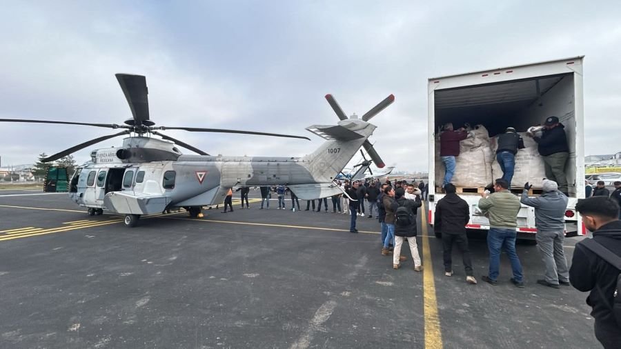 Funcionarios Distribuyen Víveres en Zonas Afectadas por las Lluvias.