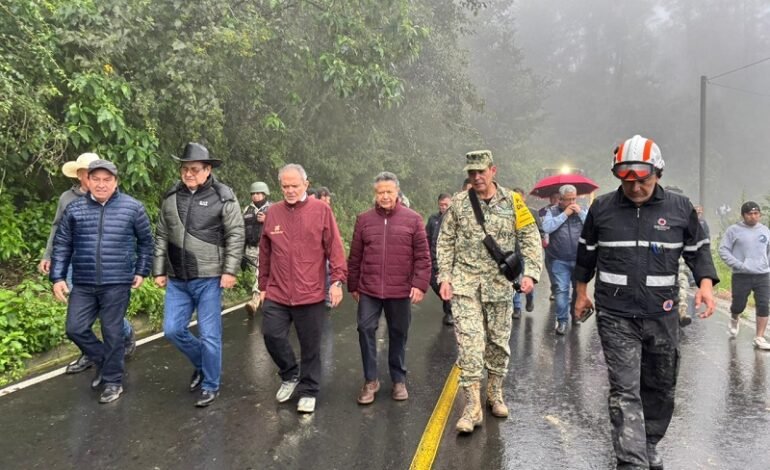 Julio Menchaca Recorre La Sierra Alta Tras Desastres Naturales Por Lluvias en Hidalgo