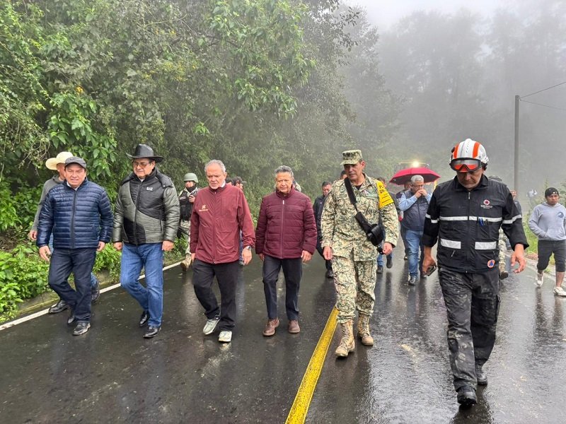 Julio Menchaca Recorre La Sierra Alta Tras Desastres Naturales Por Lluvias en Hidalgo