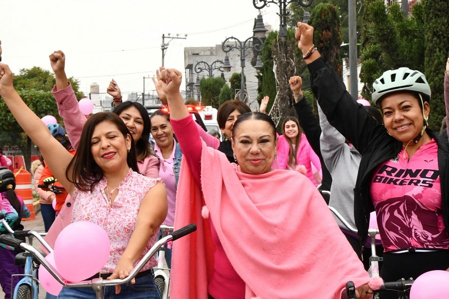 Mujeres Participan en Actividades del Mes de Sensibilización Sobre El Cáncer de Mamá en Tulancingo