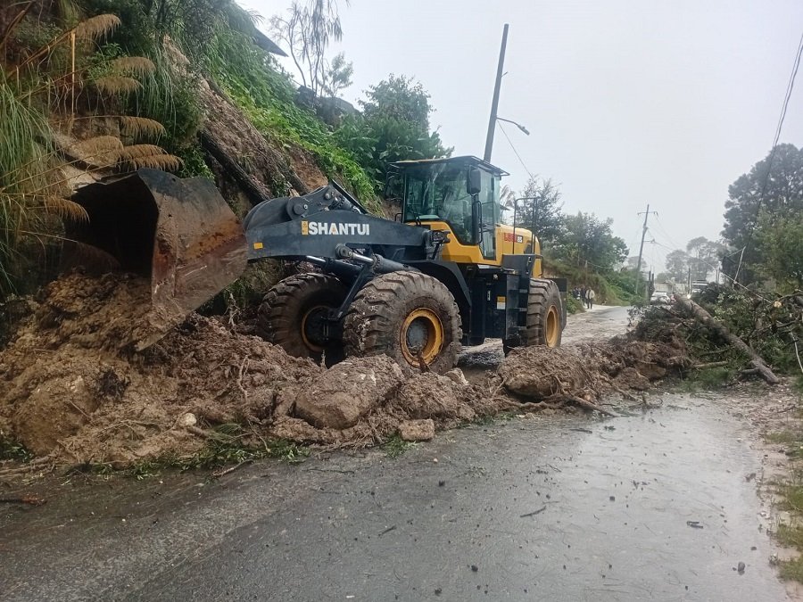 Julio Menchaca Ordena la Reconstrucción de Caminos Dañados por Lluvias SIPDUS ya Atendió 97   de los 211 Caminos Afectados Por Deslaves