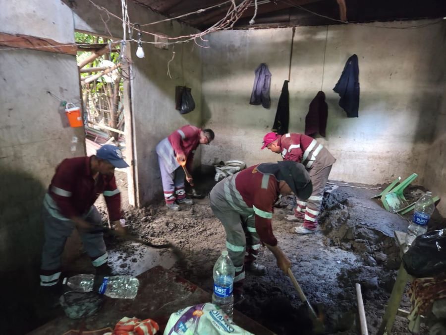 Labores de Limpieza de Viviendas en el Barrio Plan de Recreo, en el Municipio de Huehuetla