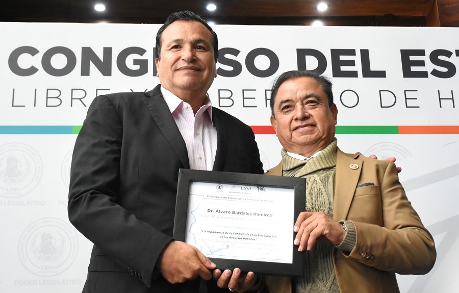 Contralor Álvaro Bardales imparte ponencia en el Congreso del Estado sobre fiscalización de recursos
