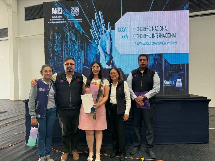 Egresada de la UPMH, reconocida como la Mejor Profesionista de TI de México 2025