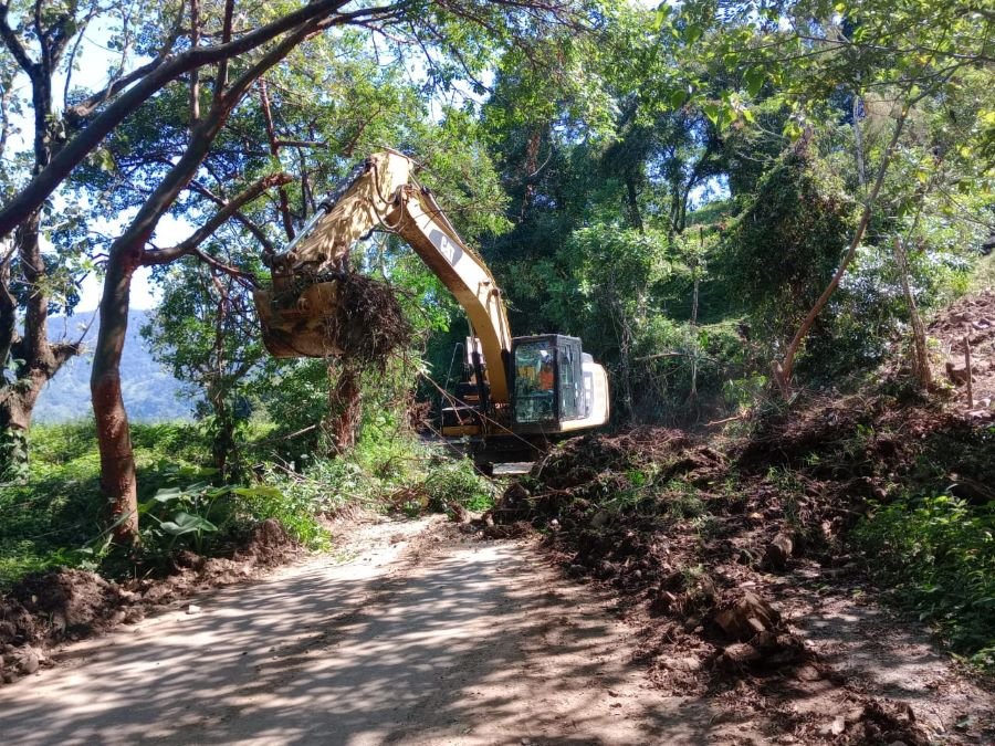 En coordinación de los tres órdenes de gobierno y particulares se restablecen más de 300 caminos que resultaron afectadas