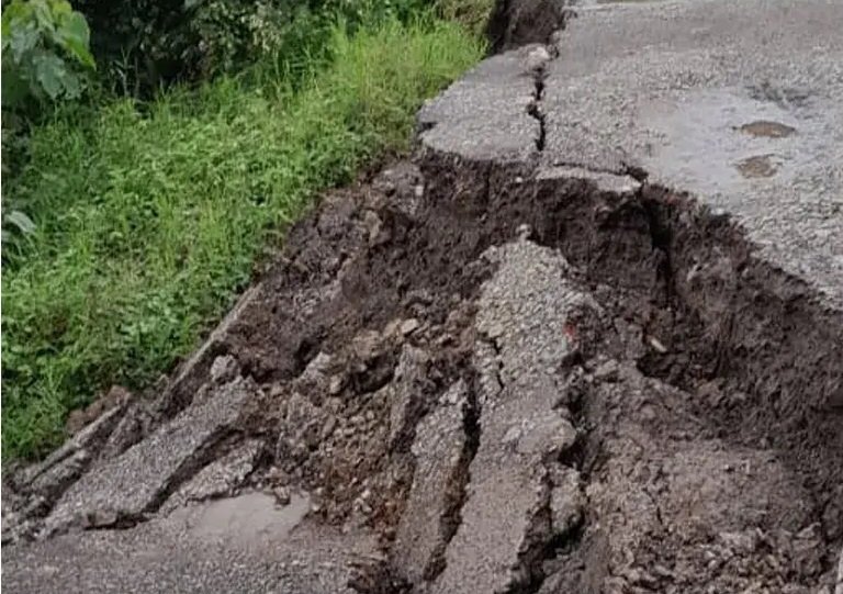 Expertos de Citnova mapean riesgos geológicos tras estragos de Priscilla en Tenango de Doria