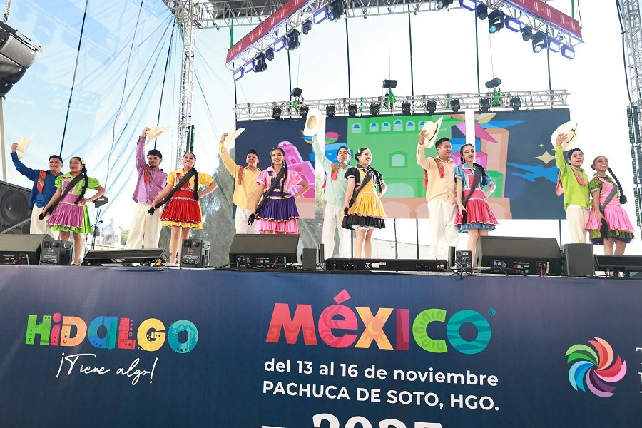 Fiesta Cultural Llena de Color y Tradición Durante La Gran Celebración de Pueblos Mágicos