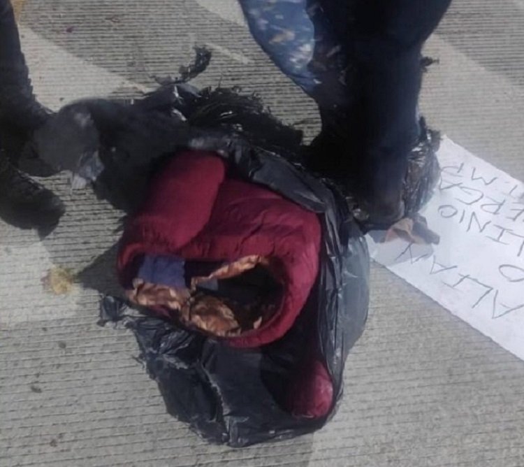 Hallan Un Supuesto Cuerpo Embolsado en Calle de Acayuca Con Mensaje Amenazante
