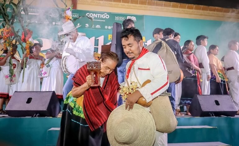 Hidalgo presente en la inauguración del 28 Festival de la Huasteca en Jalpan de Serra