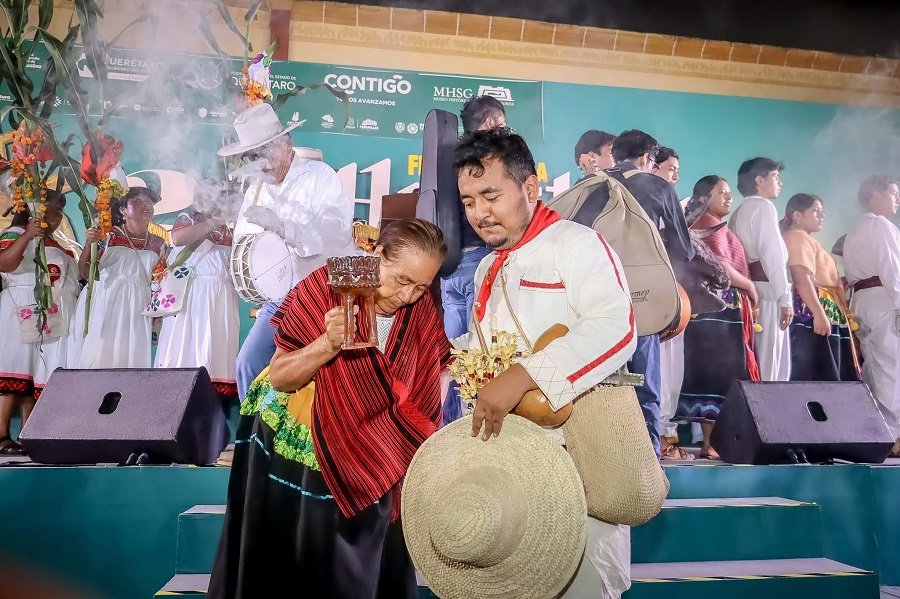 Hidalgo presente en la inauguración del 28 Festival de la Huasteca en Jalpan de Serra