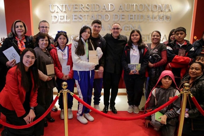 OSUAEH Rinde Homenaje a Grandes Escritores Con Música y Libros