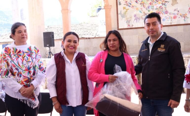 Personas Artesanas Damnificadas Reciben Apoyos del Gobierno de Hidalgo y Fonart
