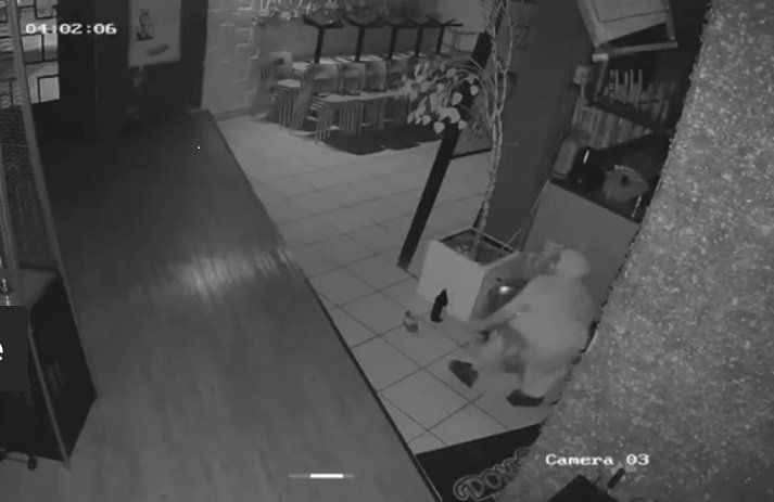 Robo a Donkeys Street Food en Mineral de la Reforma fue Registrado en Cámaras en Establecimiento de Comida