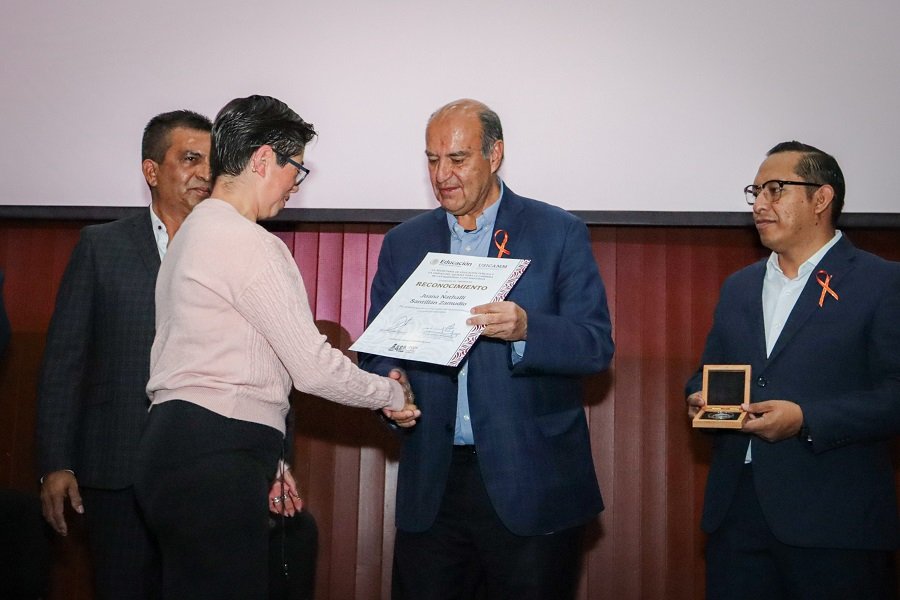 Reconocen a Maestros Por Mejores Prácticas Educativas