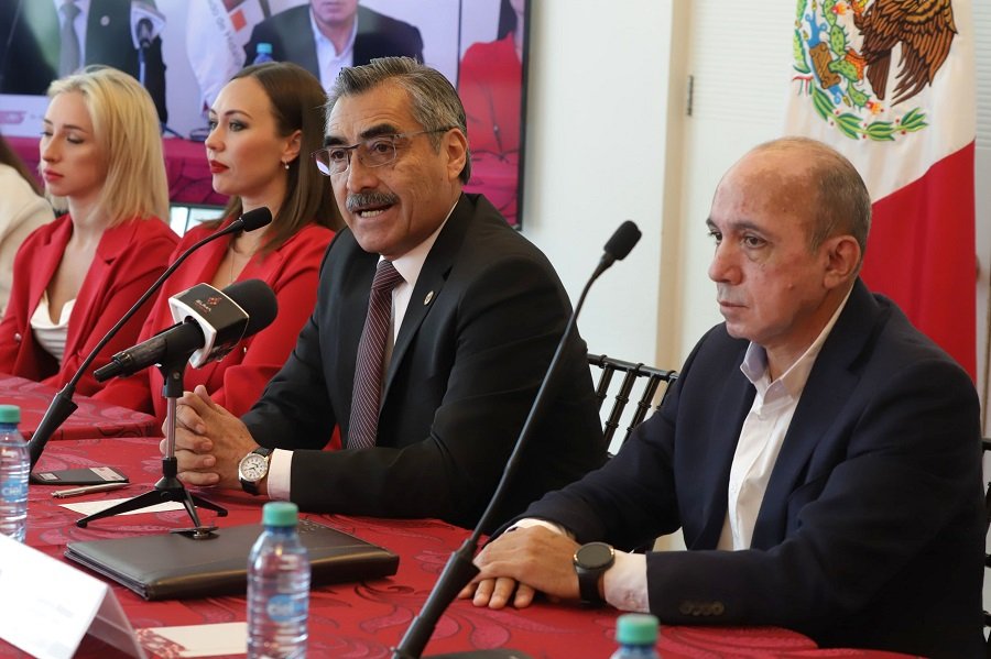 Ven y vive la “Navidad Garza”: hielo, magia y tradición familiar en el Polifórum