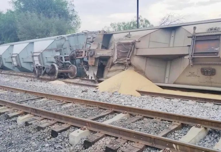 Descarrilan Nueve Góndolas Con Sorgo en el  Patio de Maniobras de Comunidad de Bojay