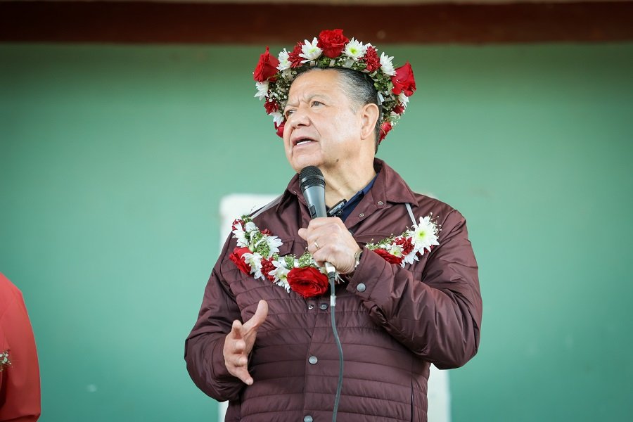 Menchaca refuerza la reconstrucción en Lolotla con obras y programas sociales