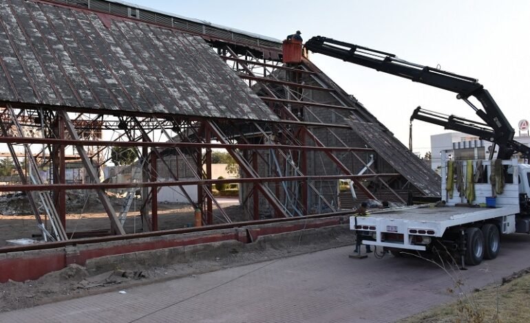 60% Avance de la Demolición de la Sala de Plenos del Congreso del Estado de Hidalgo.