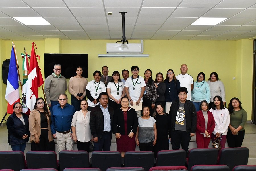 Alumnos de la UTVM Viajan a Canadá Para Formación Académica