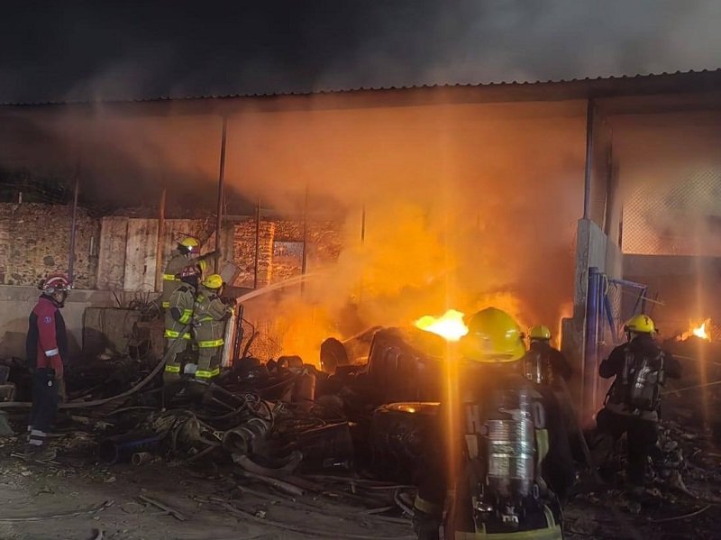 Incendio en Mina del Loreto Moviliza a Bomberos en Pachuca