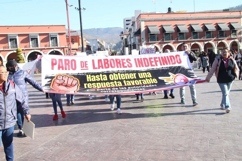 Maestros de CONAFE Marchan en Pachuca, Protestan Porque Reciben Entre 2 mil  y 5 Mil Pesos de Salario Mensual