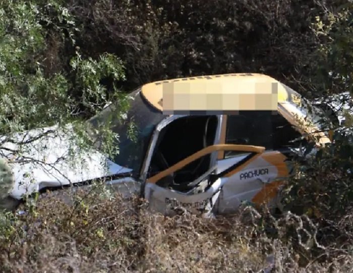 Taxi Cayo a un Barranco en el Corredor de la Montaña, Murió el Conductor