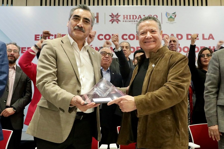 Julio Menchaca Reconoce Labor Académica de La UAEH y Llama a Fortalecer la Educación en Hidalgo