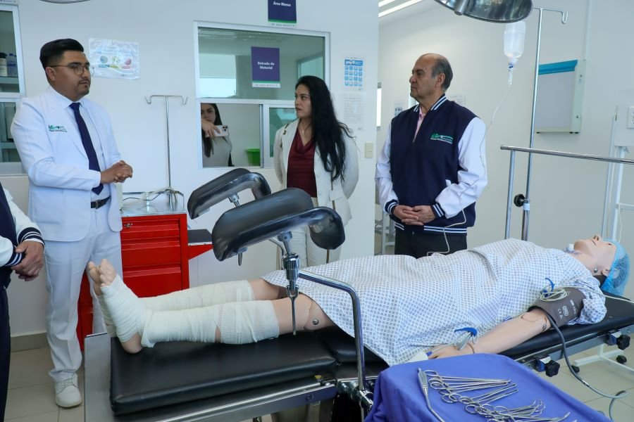 UTec Recibe Nuevo Equipamiento y Techumbre de Cancha