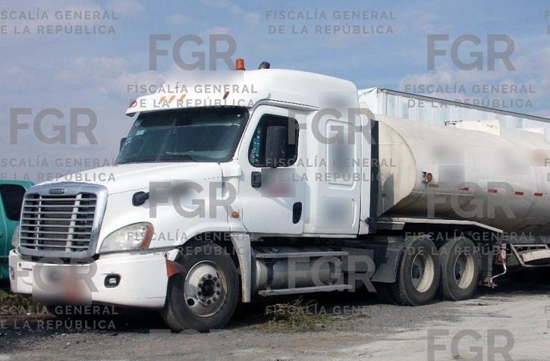 FGR Obtuvo Vinculación a Proceso a Miguel ‘N’ y Juan ‘N’ en Pachuca, Aseguraron Un Tractocamión Con Dos Tanques y 57 Mil 179 Litros de Gasolina.