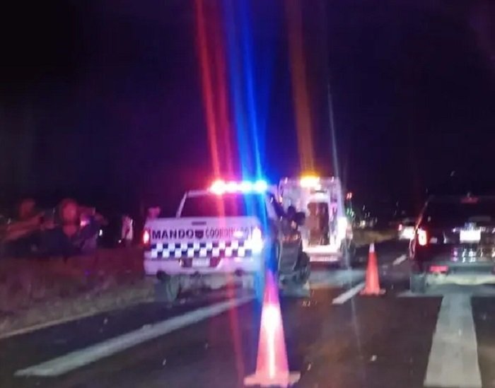 Volcó Un Vehículo Particular Sobre la Carretera Pachuca-Actopan a la Altura de Tecamatl