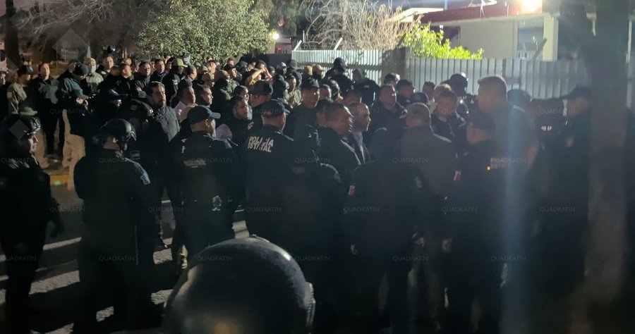 Estudiantes del Mexe Asaltan y Destruyen instalaciones de la Secretaria de Educación Publica de Hidalgo