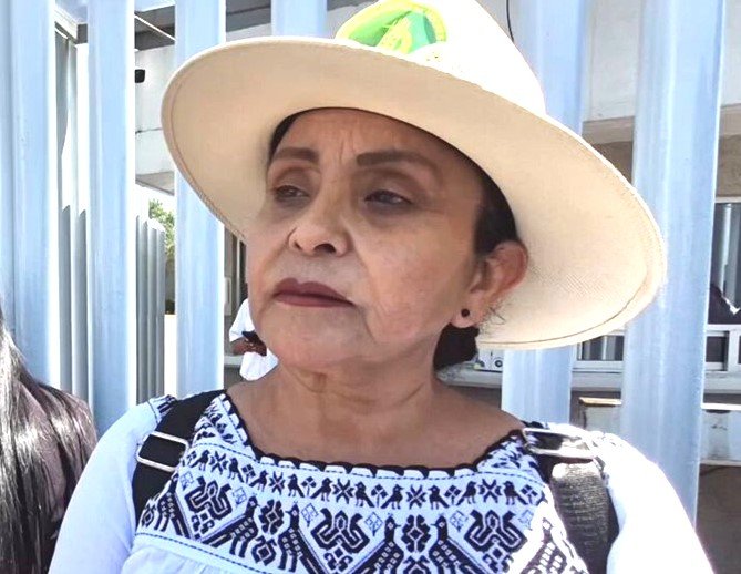 Integrantes de la UNTA se manifiestan a las afueras de la Procuraduría General de Justicia del Estado de Hidalgo