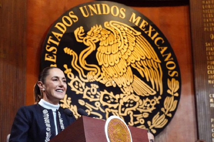 “Con entereza y fiel a nuestra historia, decimos con fuerza México no se doblega, no se arrodilla, no se rinde y no se vende” : Presidenta Claudia Sheinbaum Pardo