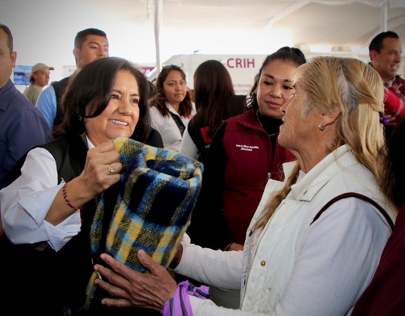 La Familia DIFH Entregó 450 Cobijas, Llevando Calidez, Protección y Bienestar a  Familias de Omitlán