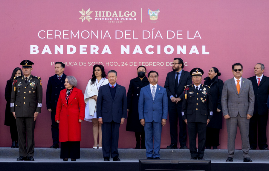 Julio Menchaca Preside Conmemoración del Día de la Bandera en Hidalgo