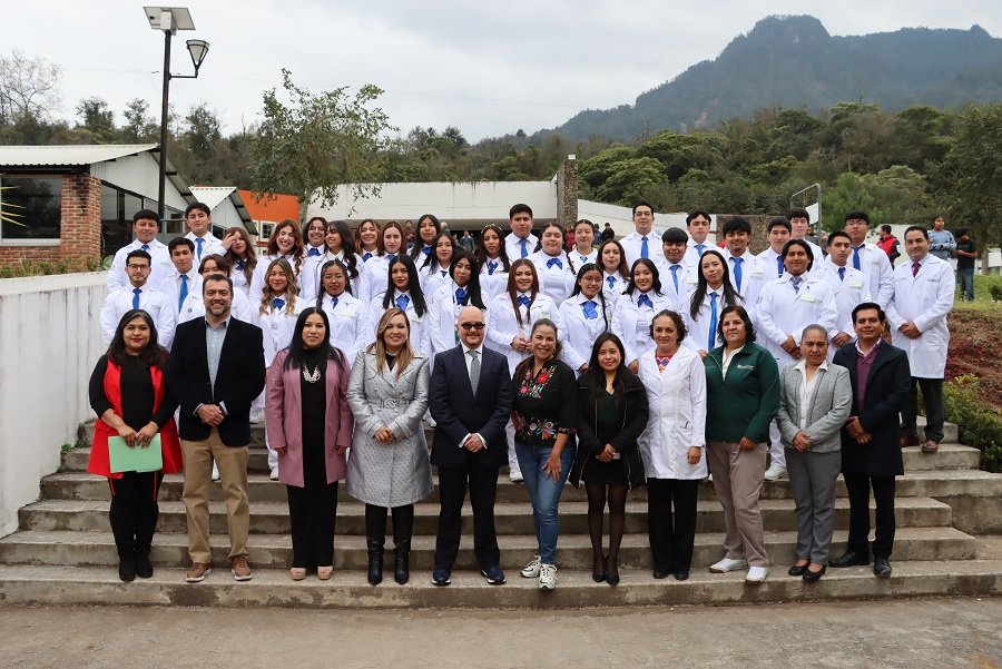 UICEH Realiza Ceremonia de Imposición de Batas a 35 Estudiantes de la Licenciatura en Médico Cirujano Integrantes de la Tercera Generación