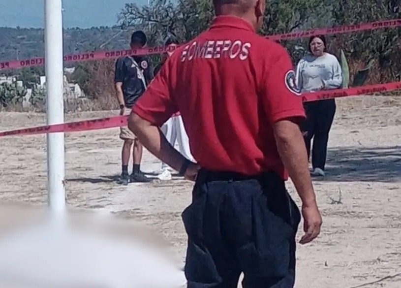 Hallan a una Persona Muerta en canchas de fútbol de San Agustina Tlaxiaca.