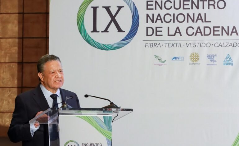 Julio Menchaca cobija a la cadena Fibra-Textil-Vestido-Calzado